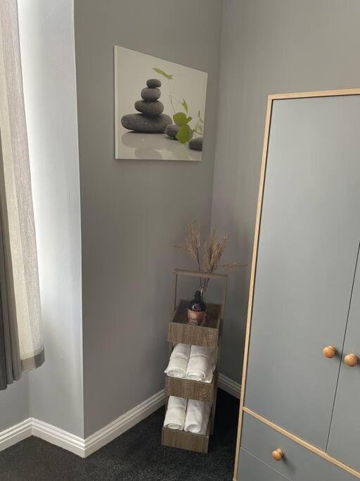 Spacious One Bedroom Flat, Entire Property. Гринок Экстерьер фото