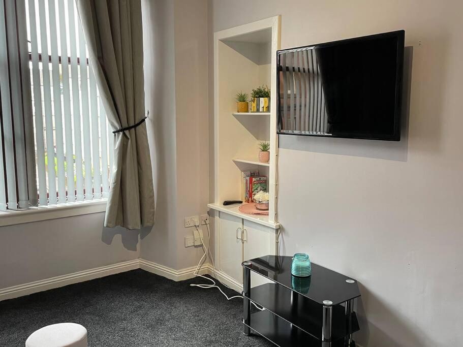 Spacious One Bedroom Flat, Entire Property. Гринок Экстерьер фото