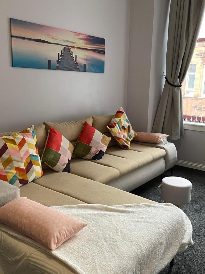 Spacious One Bedroom Flat, Entire Property. Гринок Экстерьер фото